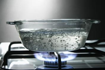 Boiling water in a glass plate to illustrate quantities calculation of sensible heat